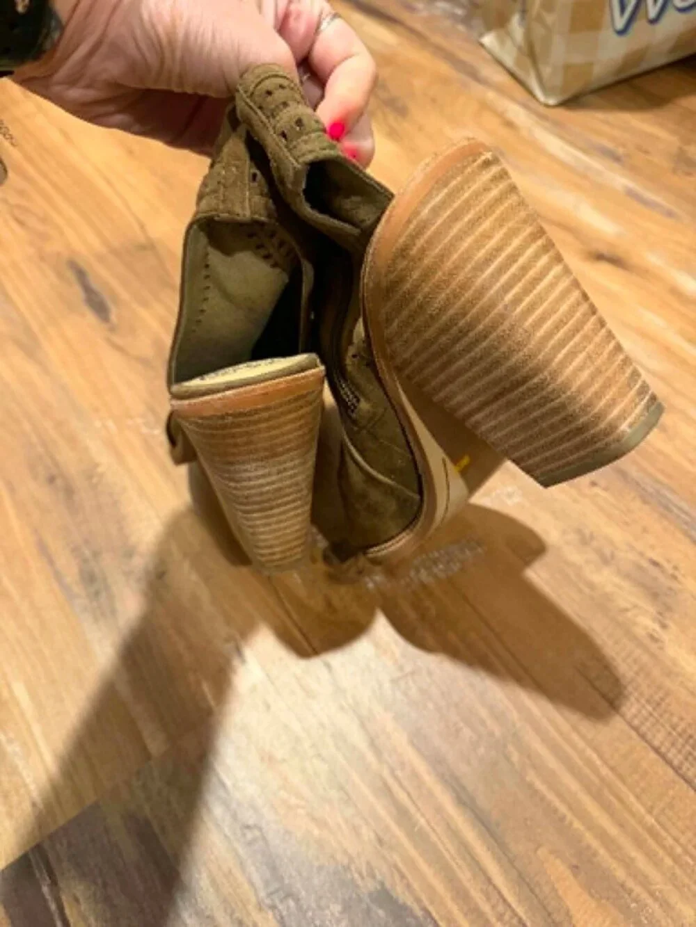Vince Camuto toed army open